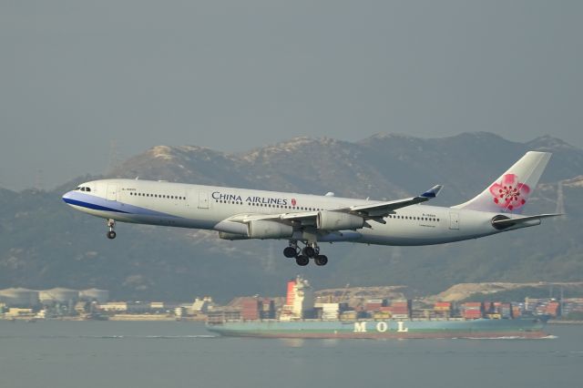 Airbus A340-300 (B-18803)