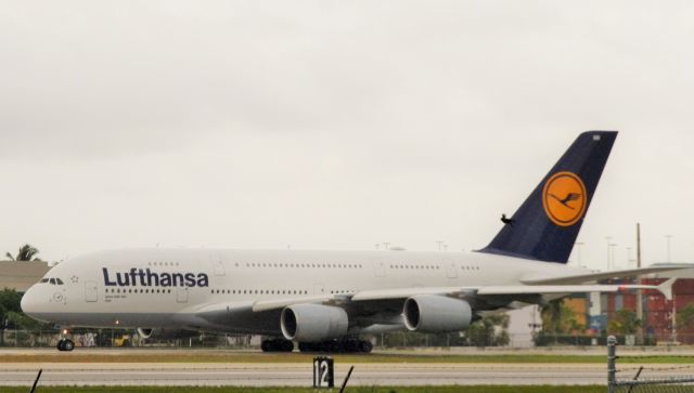 Airbus A380-800 (D-AIMM)