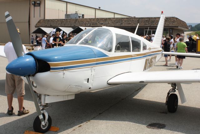 Piper Cherokee Arrow (N1957T)
