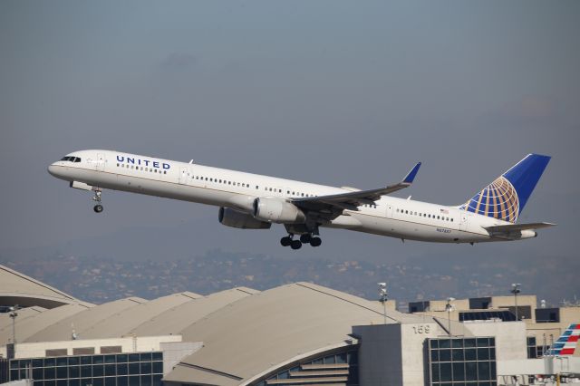 BOEING 757-300 (N57857)