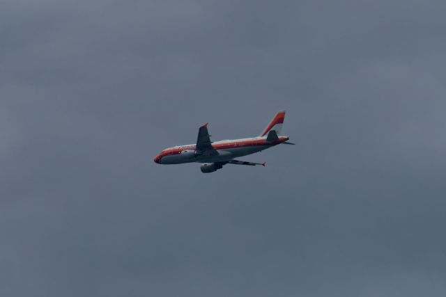 Airbus A319 (N742PS)