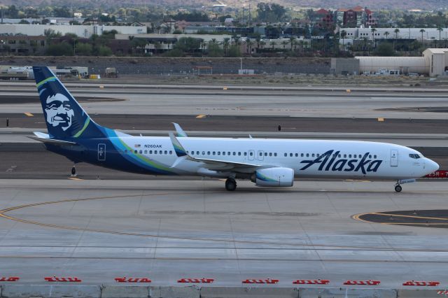 Boeing 737-800 (N260AK)