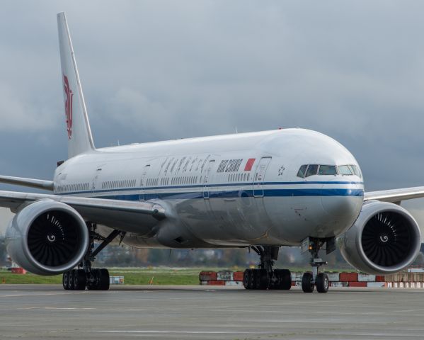 Boeing 777 (B-2038)