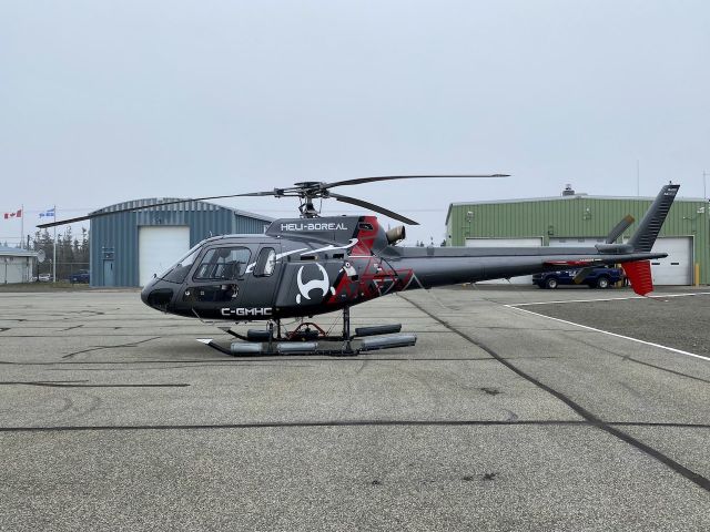 Eurocopter AS-350 AStar (C-GMHC) - AS350 B2 de la compagnie Héli-Boréal basée à Sept îles.