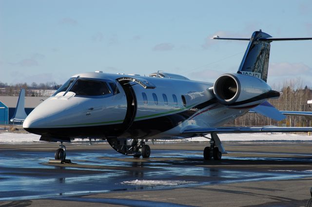 Learjet 60 (N264FX) - LearJet 60 (Serial: 340) being prepared for takeoff at CYPQ/YPQ (January 27, 2016)