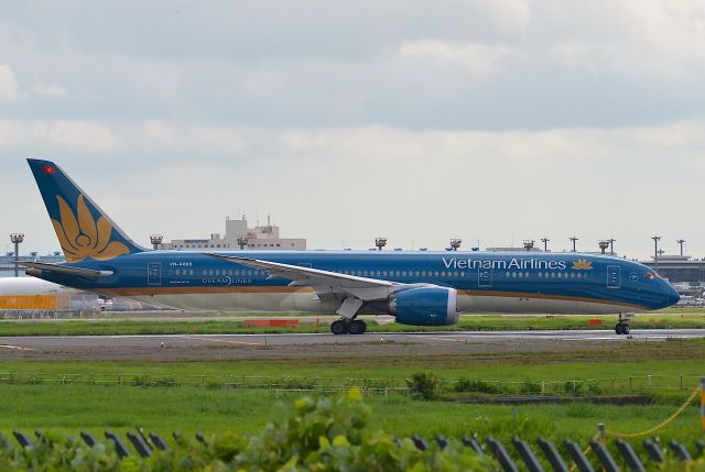 Boeing 787-9 Dreamliner (VN-A865) - Photo taken on Aug 18, 2017.