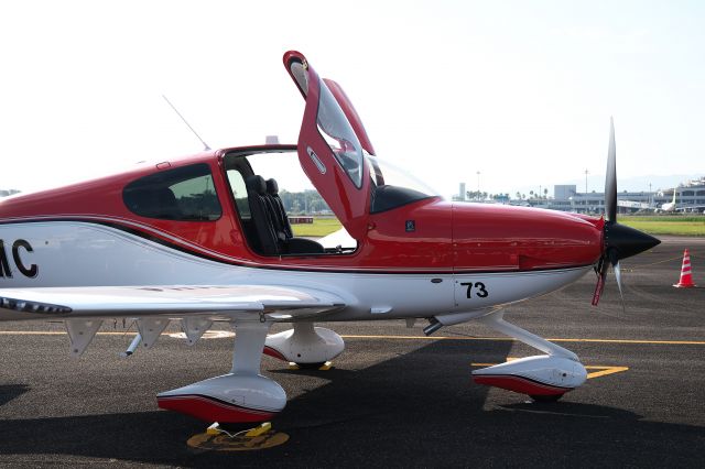 Cirrus SR-22 (JA73MC) - Cirrus SR22br /Civil Aviation College(MIYAZAKI.JPN)br /独立行政法人 航空大学校