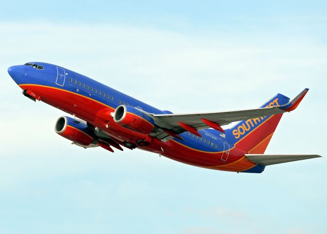 Boeing 737-700 (N7739A)