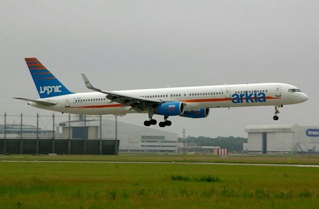 BOEING 757-300 (4X-BAW)