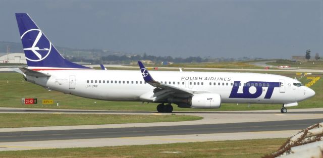 Boeing 737-700 (SP-LWF) - On taxiway Delta... landing RWY13