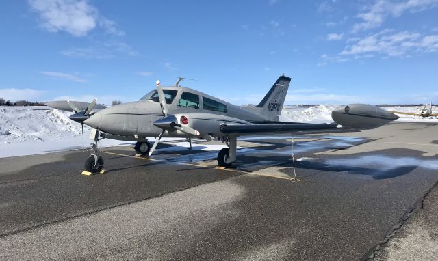 Cessna 310 (N9RV)