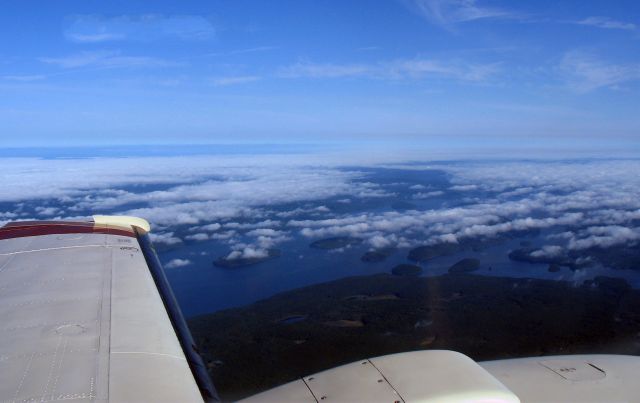 Beechcraft Baron (58) (N7237X) - RELIANT AIR operates the best maintained Baron fleet in the northeast.