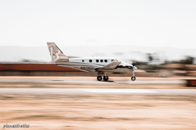 Beechcraft King Air 90 (N8096U) - Photo taken by @planesthetics (instagram) taking off from KRHV.