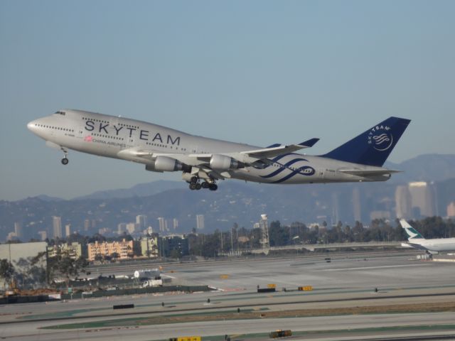 Boeing 747-400 (B-18206)