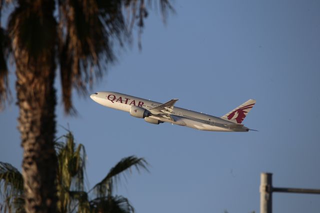 BOEING 777-200LR (A7-BBH)