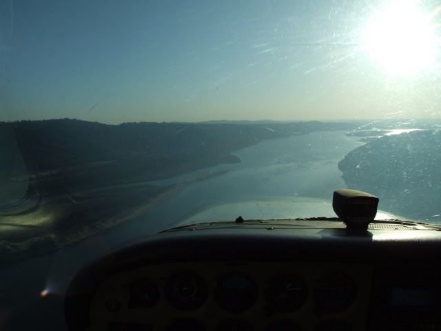 Cessna Skyhawk (N172MR) - On arrival to KTTD heading west along the columbia river.