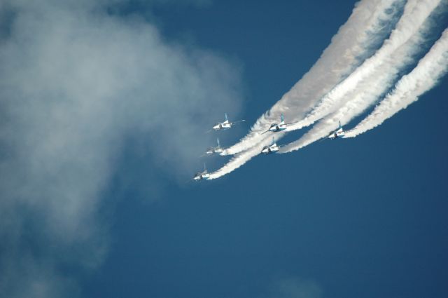 KAWASAKI T-4 — - 03.Nov.2009  Japan Air Self-Defense Force Iruma air base Air-festival !!  Blue Impulse !!