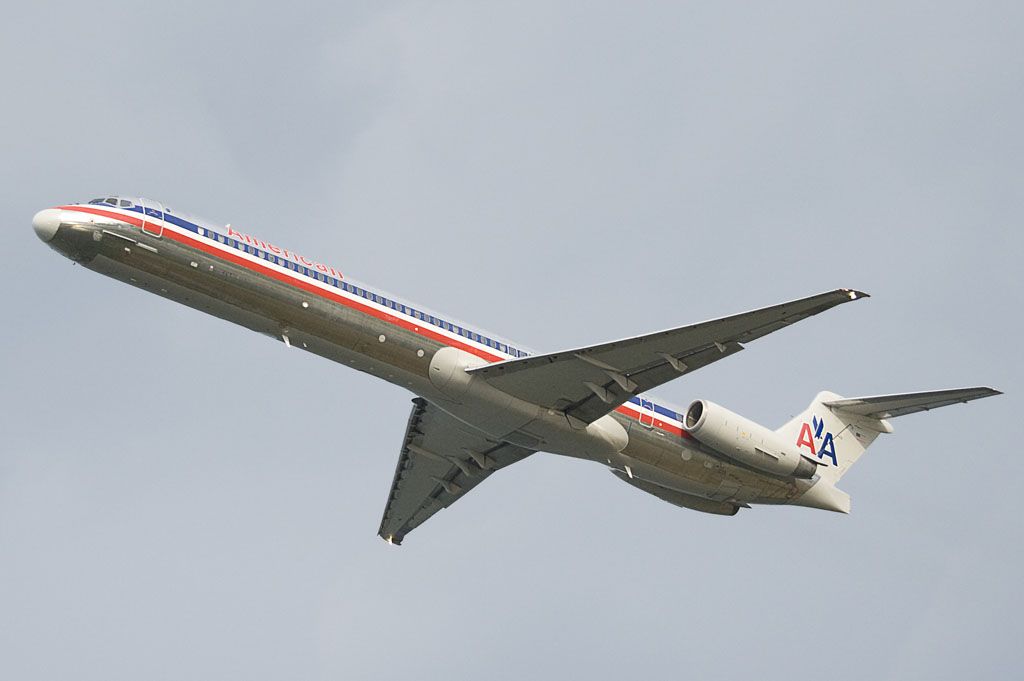 McDonnell Douglas MD-83 (N983TW) - Seen at KDCA on 6/12/2011.