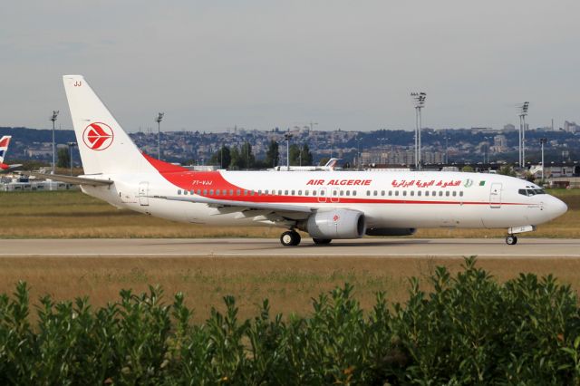 BOEING 737-600 (7T-VJJ)