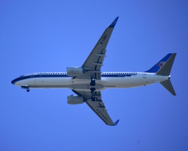 Boeing 737-700 (B-1363)