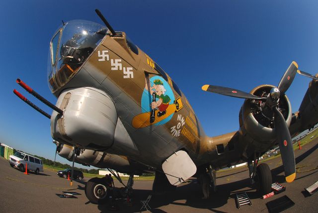 Boeing B-17 Flying Fortress (N93012)