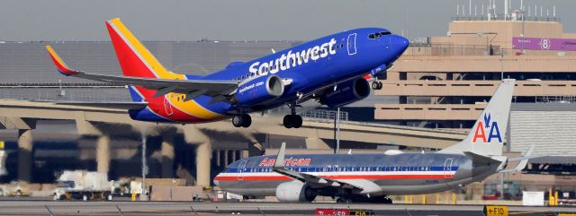 Boeing 737-700 (N7722B) - phoenix sky harbor international airport 17JAN20