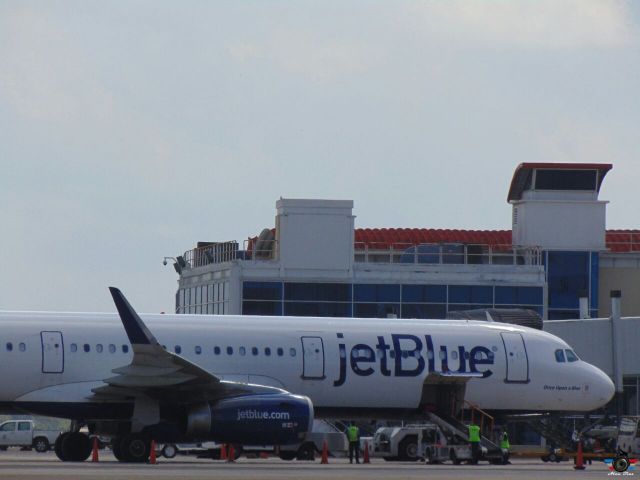 Airbus A321 (N998JE)