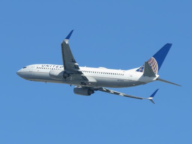 Boeing 737-800 (N77525)