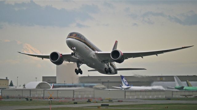 Boeing 787-8 (JY-BAB) - With darkness approaching RJA5050 climbs from Rwy 34L to begin its delivery flight to OJAI / AMM on 10/1/14. (LN:214 / cn 35319).