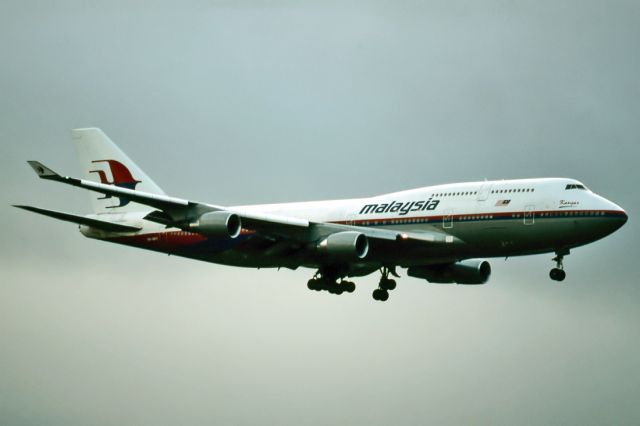 9M-MPE — - MALAYSIA AIRLINES - BOEING 747-4H6 - REG : 9M-MPE (CN 25702/999) - ADELAIDE INTERNATIONAL AIRPORT SA. AUSTRALIA - YPAD