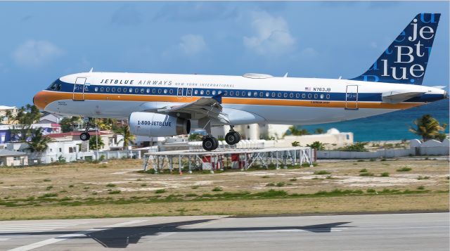 Airbus A320 (N763JB)