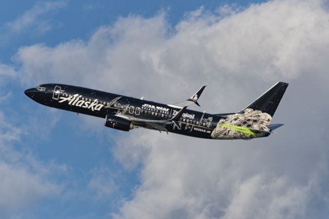 Boeing 737-800 (N538AS) - Star Wars Galaxy's Edge / Disneyland livery. Taken from Long Bridge Park