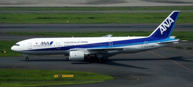 Boeing 777-200 (JA702A)