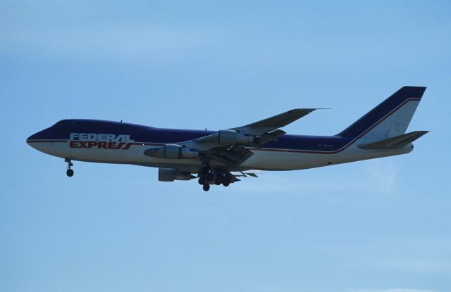 Boeing 747-200 (N631FE) - Final Approach to Narita Intl Airport Rwy34 on 1990/06/27