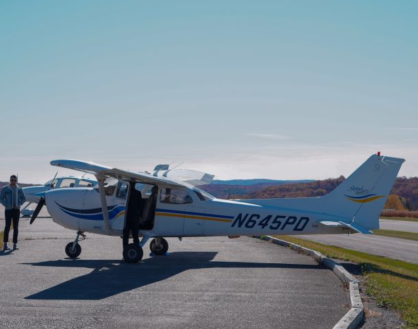 Cessna Skyhawk (N645PD)