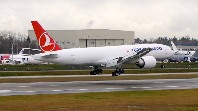 Boeing 777-200 (TC-LJS) - BOE257 on short final to Rwy 16R to complete a B1 flight on 1.8.2020. (B777-FF2 / ln 1640 / cn 66579).