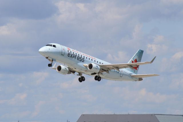 Embraer 170/175 (C-FEJB) - Leaving on runway 24L