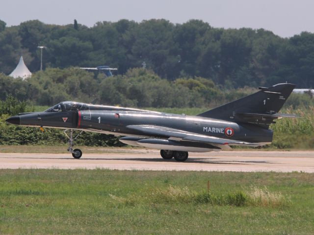 FNY1 — - 1 hour airshow at LFTH for retirement of Super Etendard Modernisésbr /30 juin 2016 