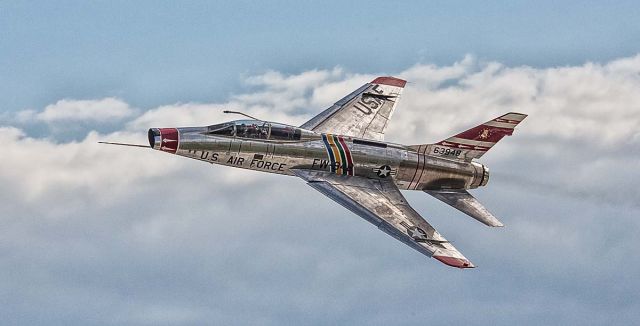 — — - F100F North American Super Sabre (N2011V)