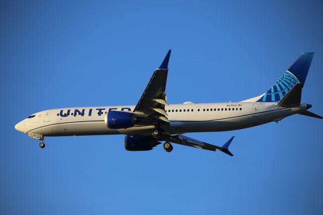 Boeing 737 MAX 9 (N37521)