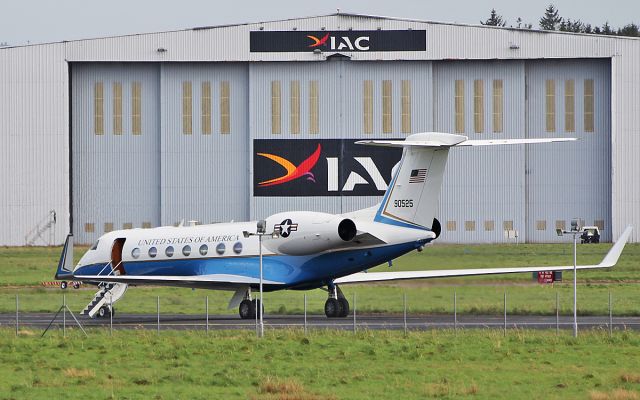 09-0525 — - sam358 usaf c-37b 09-0525 at shannon 17/2/19.