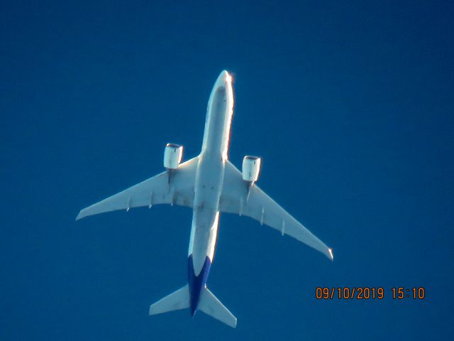 BOEING 777-200LR (N880FD)