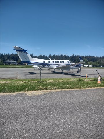 Beechcraft Super King Air 200 (N222CY) - On a beautiful Friday afternoon. 