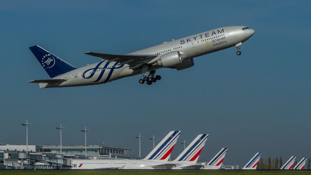 Boeing 777-200 (HZ-AKA) - Boeing 777 (SN 28344) - 2 x GE GE90-90B