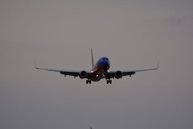 Boeing 737-800 (N8649A)