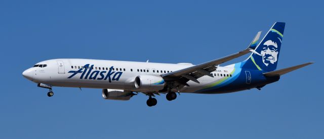 Boeing 737-700 (N282AK) - phoenix sky harbor international airport 10MAR21