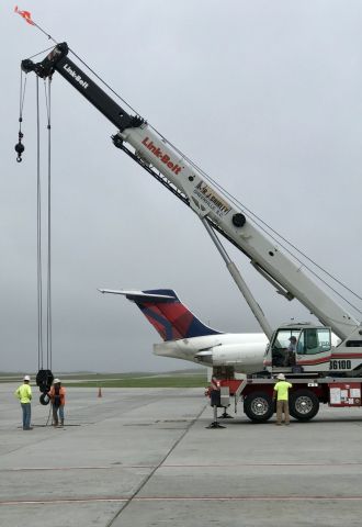 McDonnell Douglas MD-88 (N915DL)