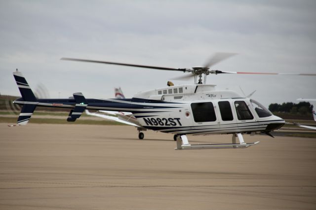 Bell 407 (N982ST)