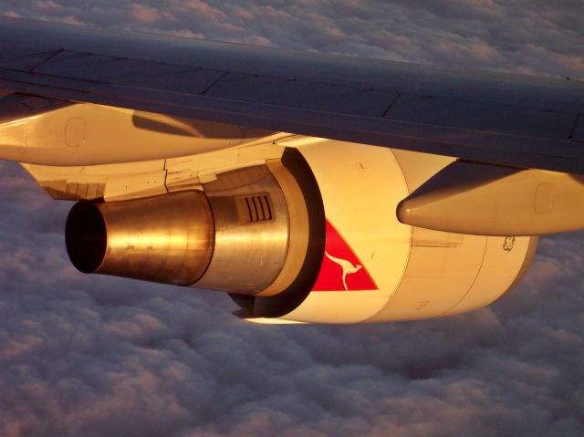 Boeing 747-400 (VH-OEB) - Close-up on one of the GE CF6 engines as we approach LAX at dawn.