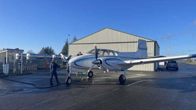 Beechcraft Twin Bonanza (N28EC)